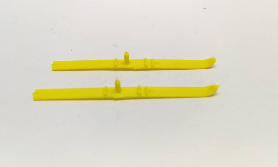 Corgi 475/499/513 Citreon DS19 Ski Club reproduction Yellow skis x2