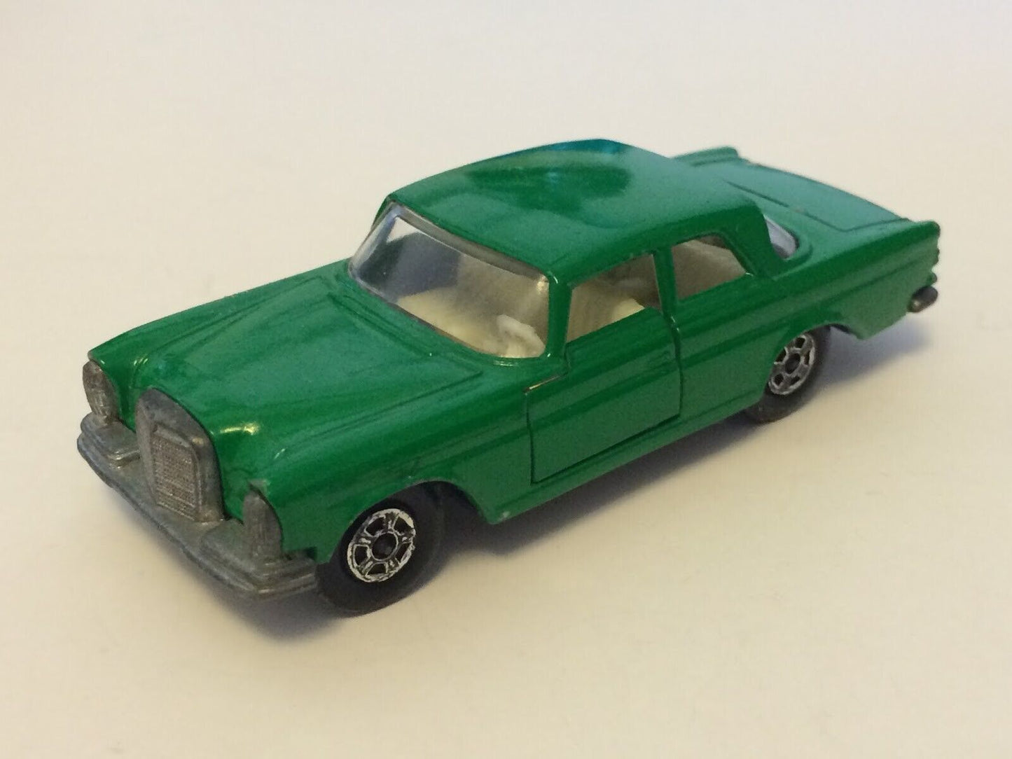 Matchbox 46 C/D Mercedes Benz 300 SE reproduction window unit