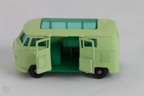 Matchbox 34 B Volkswagen Camper (flat roof) - Green  replacement window unit