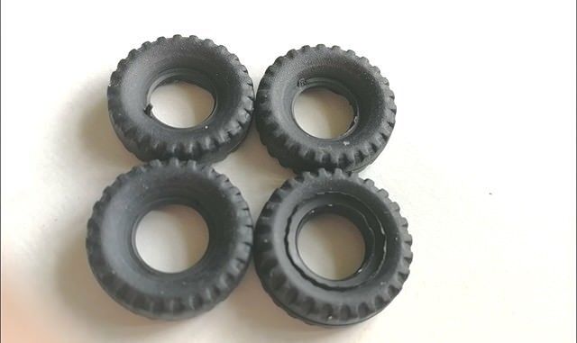 Dinky replacement tyres 20mm block tread supertoys & racing cars lorries DD16