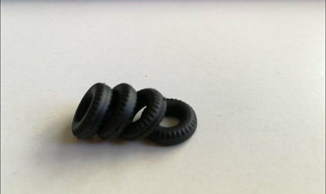 Corgi Heinkel Matchbox 1-75 10 mm treaded replacement tyres x4 DD6