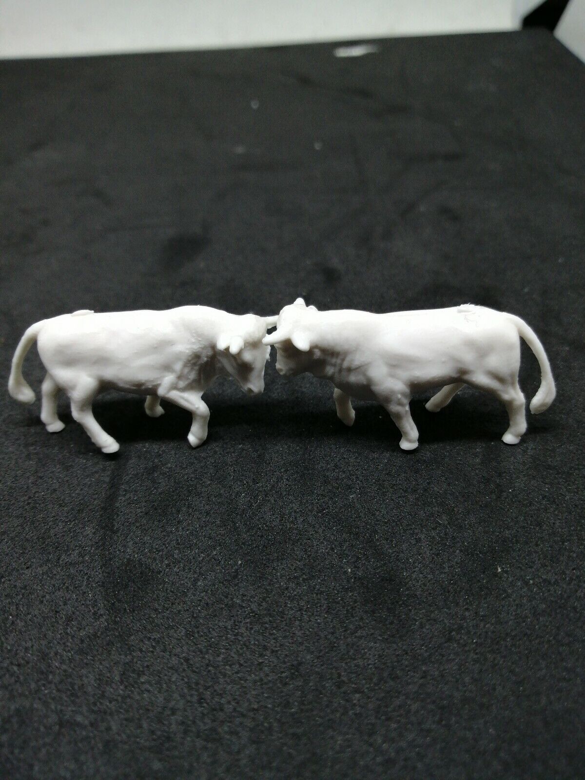 Matchbox No.37c Dodge Cattle Truck replacement pair of plastic bulls /cattle