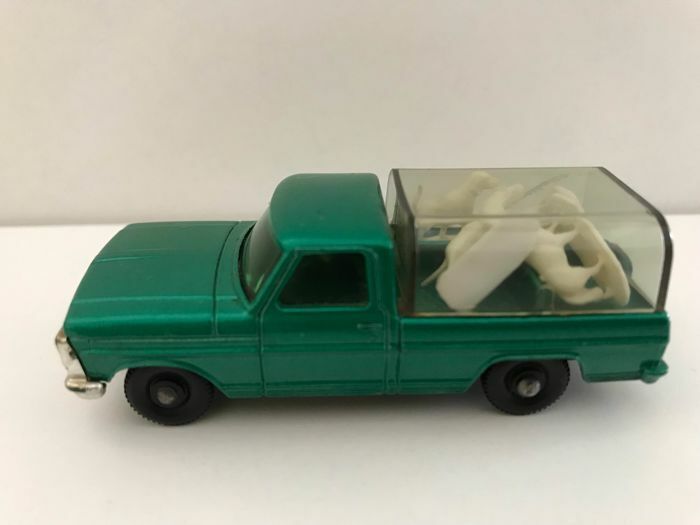 Matchbox 50 C/D Kennel Truck reproduction plastic dogs x4