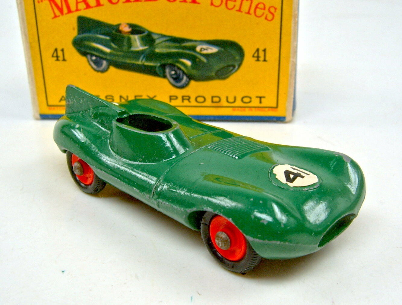 Matchbox 41 B D-Type Jaguar reproduction white meal driver